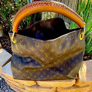 Louis Vuitton shoulder bag